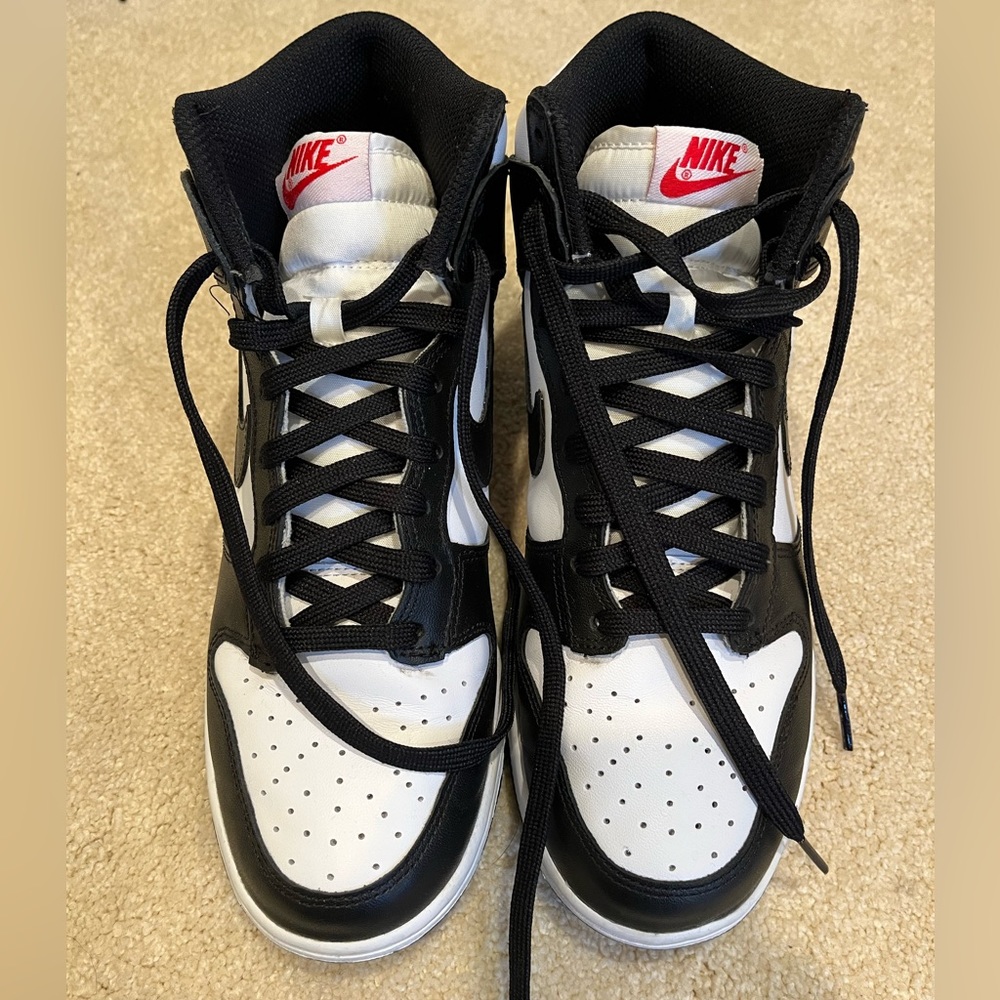 New panda mid Nike sneakers size 9, black and white